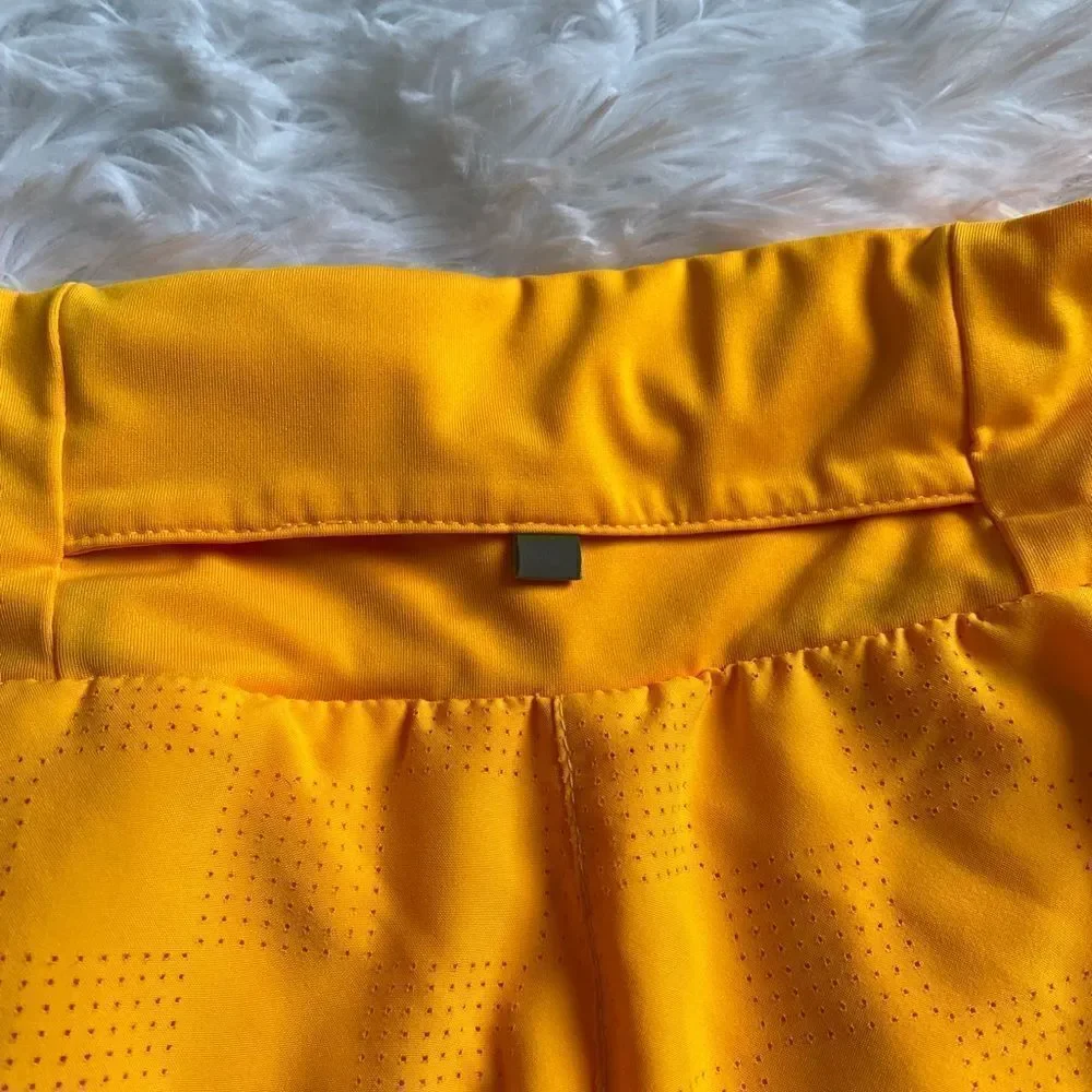 Nike Dri Fit Shorts Yellow Womens Size Small‎